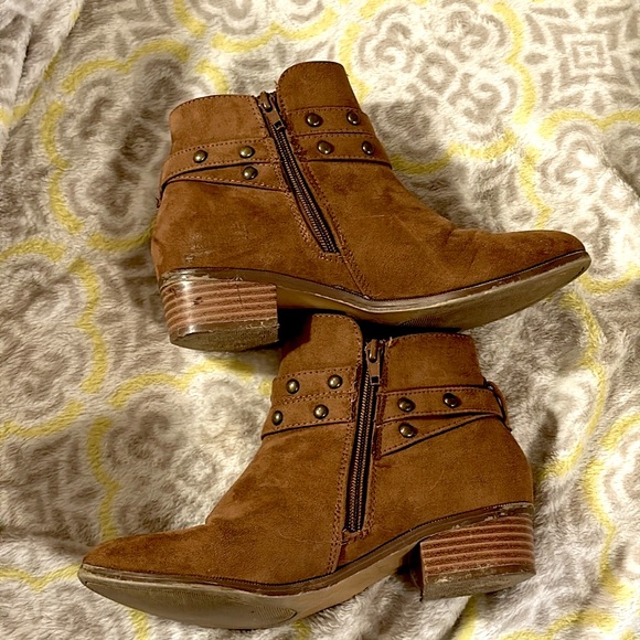 Size 7 brown booties - studded boots - buckles - Picture 5 of 11